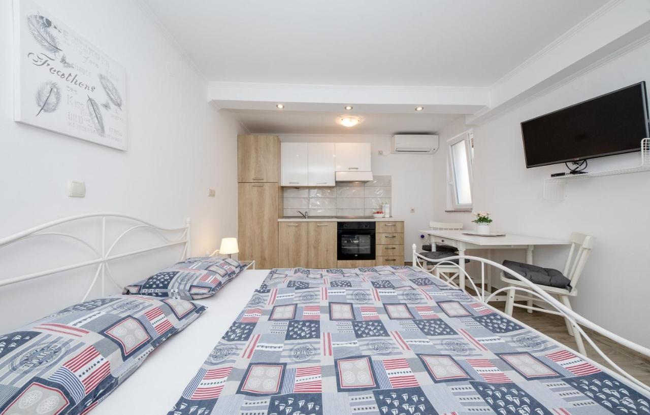 Apartments Makaus Supetarska Draga Exterior photo