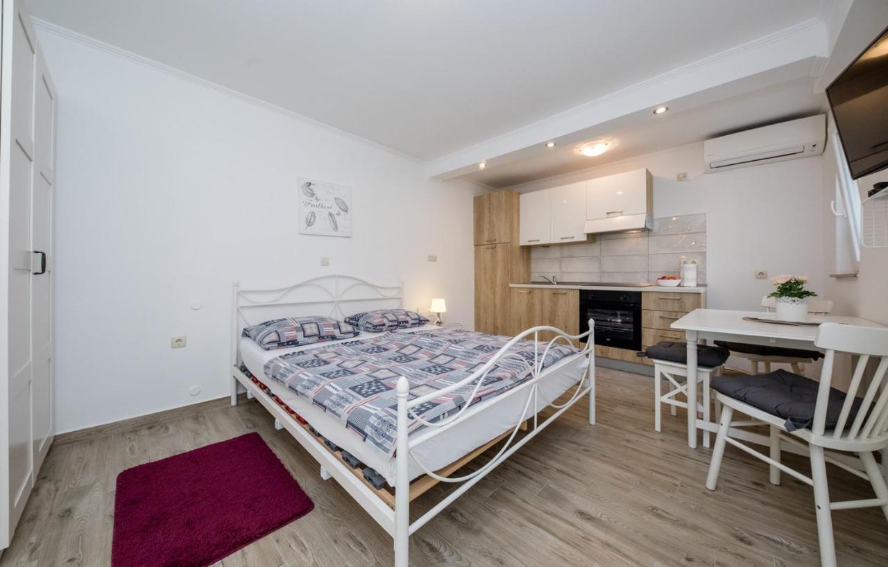 Apartments Makaus Supetarska Draga Exterior photo